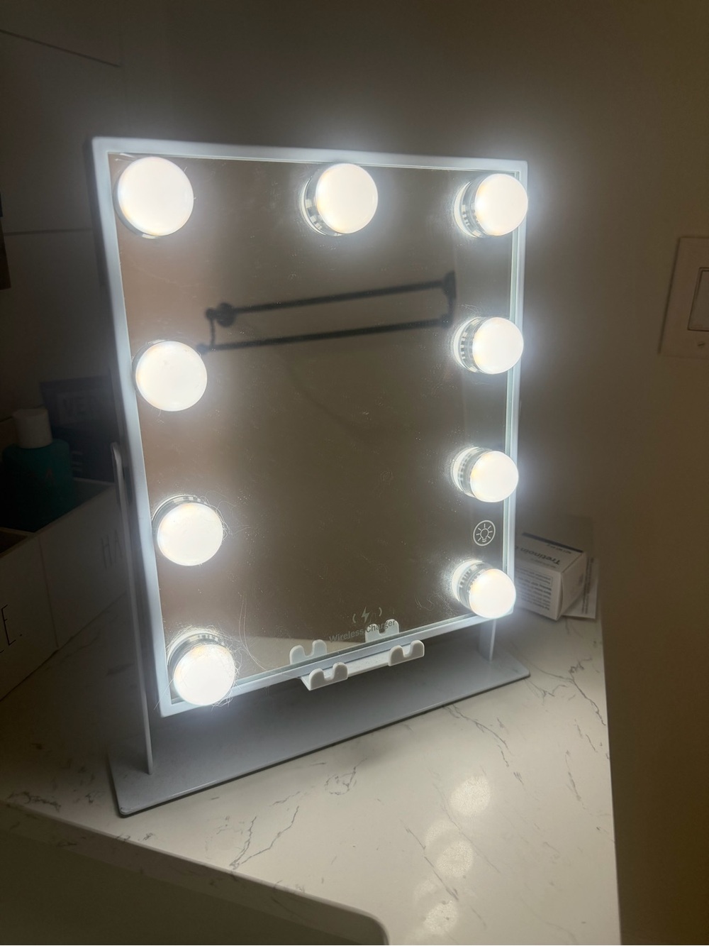 LED Hollywood Vanity Mirror with Bright White Lights - Women Makeup
